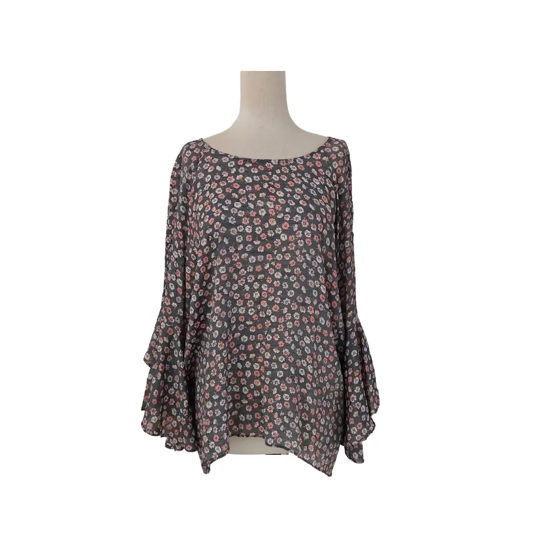 Lauren Conrad Grey Floral Printed Bell-sleeves Top | gently Used |